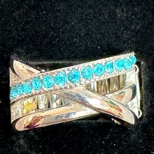 5/$20🛍️Paparazzi Blue Stone with White Crystals Ring